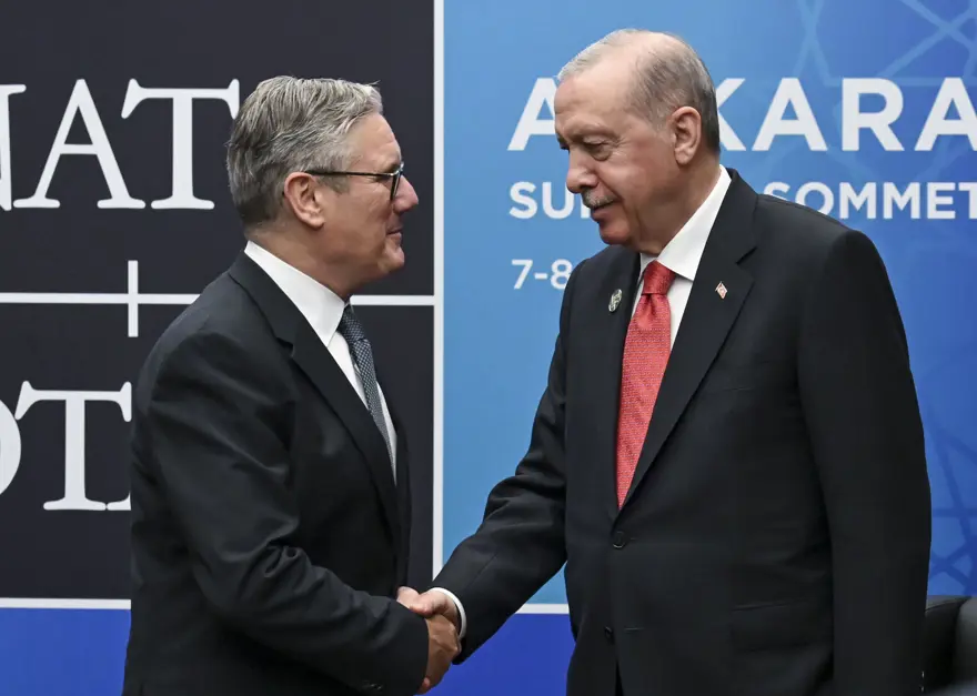 NATO Zirvesi'nden dikkat çeken anlar. Zirveye Erdoğan ve Trump görüntüleri damga vurdu 1 NATO Zirvesi'nden dikkat çeken anlar. Zirveye Erdoğan ve Trump görüntüleri damga vurdu 1