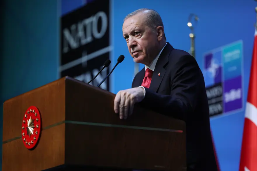 NATO Zirvesi'nden dikkat çeken anlar. Zirveye Erdoğan ve Trump görüntüleri damga vurdu