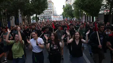 Yunanistan'da polisin ateş ederek öldürdüğü otizmli genç için binlerce kişi eylem yaptı