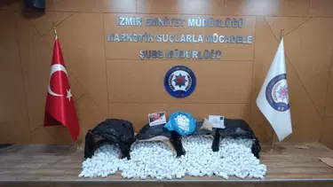 İzmir'de uyuşturucu operasyonu. 196 bin hap ele geçirildi