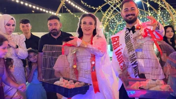 Düğünde altın yerine 100 civciv taktı. Kebapçıdan eski çırağına sıra dışı hediye