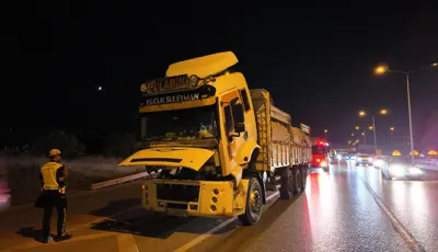 Kamyonun freni patladı, polis alarma geçtiİnegöl'de freni patlayan kamyon polis ekiplerinin yolu boşaltıp güvenlik önlemi almasıyla 15 kilometre sonra durduruldu.