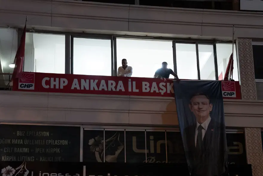 CHP Ankara İl Başkanlığı binasında gerginlik 4