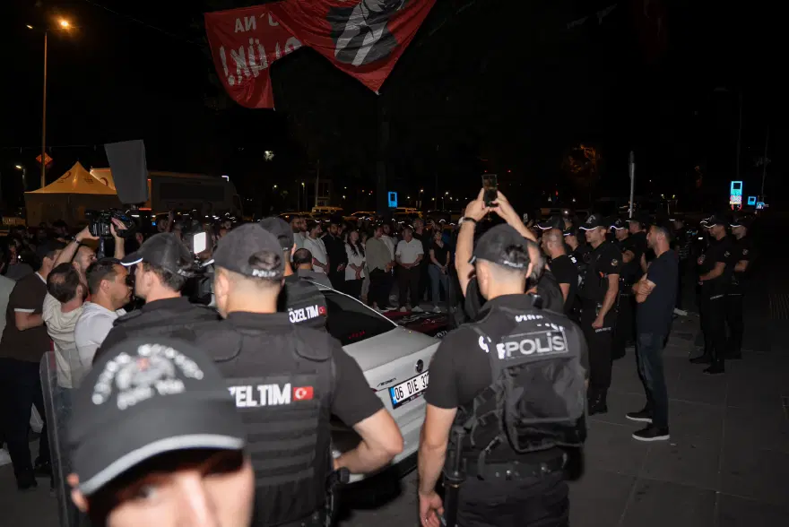 CHP Ankara İl Başkanlığı binasında gerginlik 1