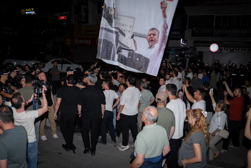 CHP Ankara İl Başkanlığı binasında gerginlik 2
