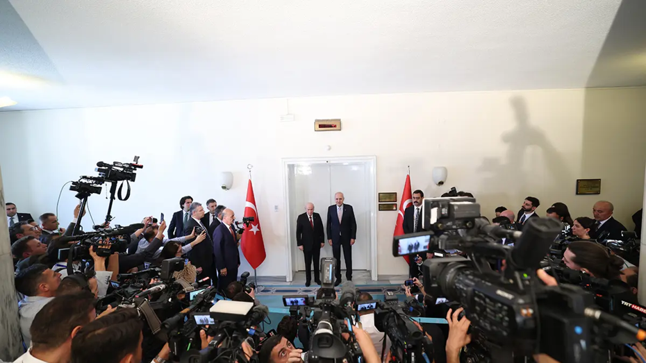 TBMM Başkanı Kurtulmuş'un süreç yasası turu sürüyor. Bugünkü ilk ziyaret İYİ Parti'ye