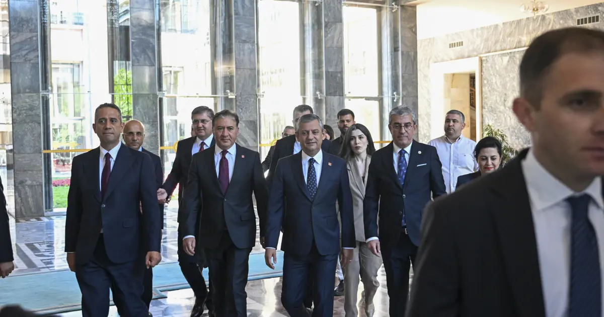 Özgür Özel ve ekibi yeni parti için ilk somut adımı attı