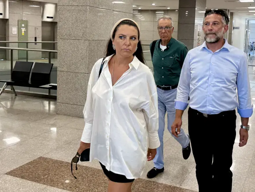 ECE ÜNER: KENDİMİ KANDIRILMIŞ HİSSEDİYORUM 10