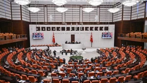 Meclis'te dengeler değişti. İşte yeni sandalye dağılımı Meclis'te dengeler değişti. İşte yeni sandalye dağılımı