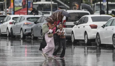 Bunaltan sıcaklara ara, Balkanlardan serin hava geldi. Fırtınaya dikkat! Hızı 80 kilometreye çıkacakYurt genelinde mevsim normallerinin üzerinde seyreden sıcaklıklar Balkanlardan gelen serin hava dalgasıyla düşecek. 6 il için sarı kod verildi, birçok ilde kuvvetli yağış ve rüzgar etkili olacak.