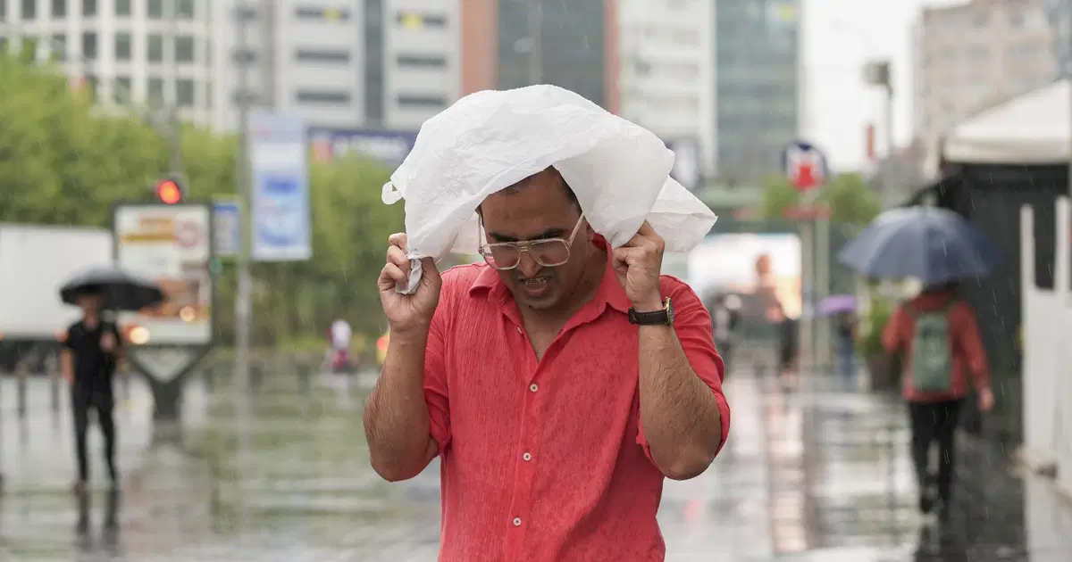 Tarih belli oldu, sıcaklıklar sert düşüyor. Yarın için kuvvetli sağanak alarmı verildi