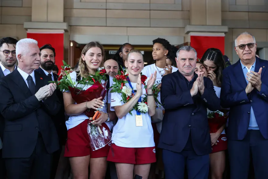 ÖRGE: "BİZİMLE AYNI GÖZYAŞINI GÖRMEK..." 6