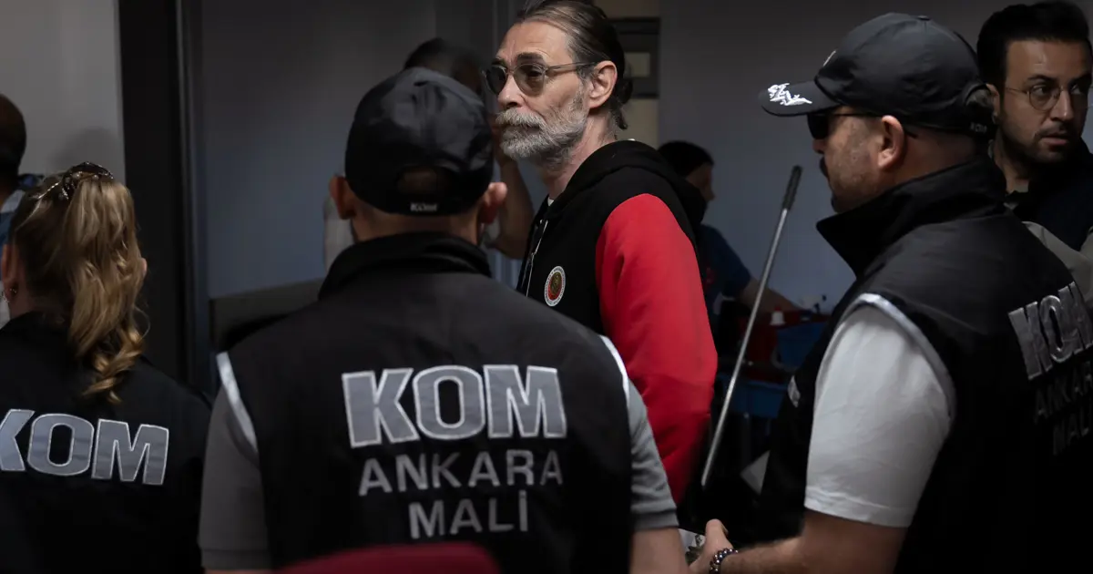 Görevden uzaklaştırılmıştı. Erdal Beşikçioğlu'nun esrar testi pozitif çıktı