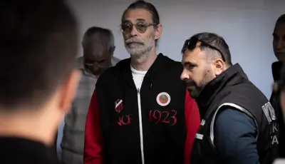 Etimesgut Belediyesi'ne operasyon. Erdal Beşikcioğlu gözaltındaCHP'li Etimesgut Belediyesi'ne sabah saatlerinde "ihaleye fesat karıştırma", "irtikap", "suç işlemek amacıyla örgüt kurma" suçlamasıyla operasyon düzenlendi. Operasyon kapsamında 55 şüpheli hakkında gözaltı kararı verilirken Belediye Baş