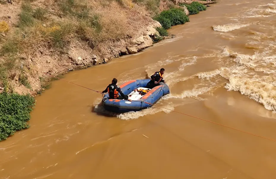 Şanlıurfa'da otomobil sulama kanalına uçtu. Sürücü kayboldu