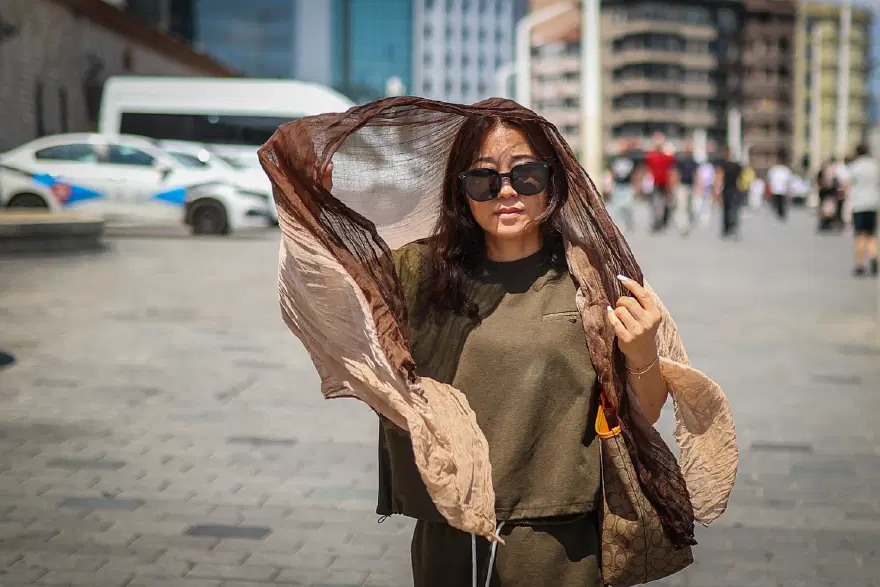 Meteoroloji peş peşe uyardı. Kuvvetli sağanak sel getirebilir, dikkat 3