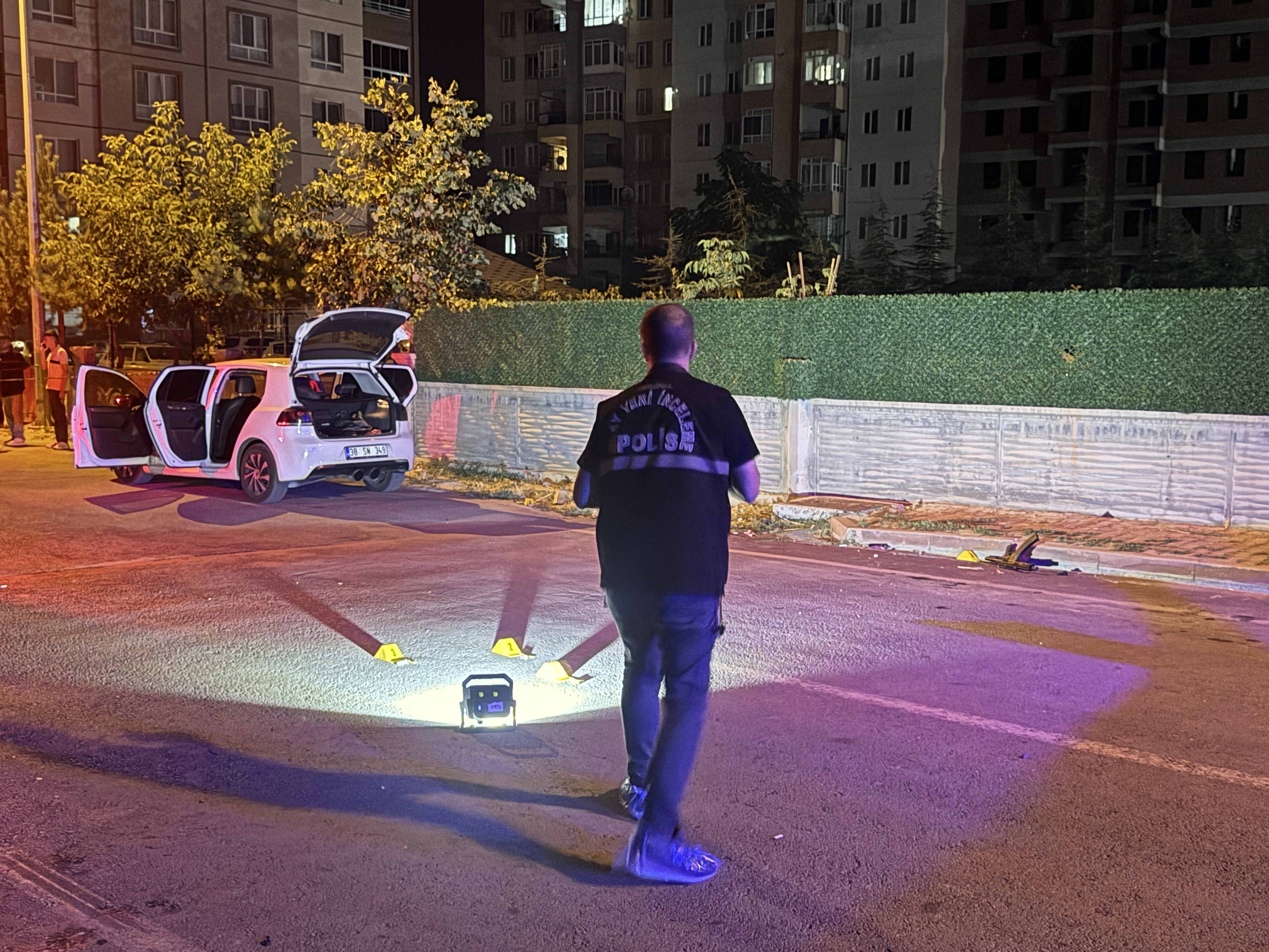 Sokakta kavga çıktı, piknikten dönen karı-koca vuruldu