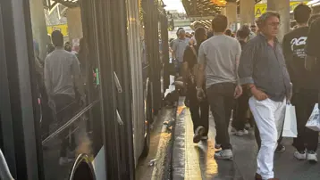Metrobüsün çarptığı kadın ağır yaralandı