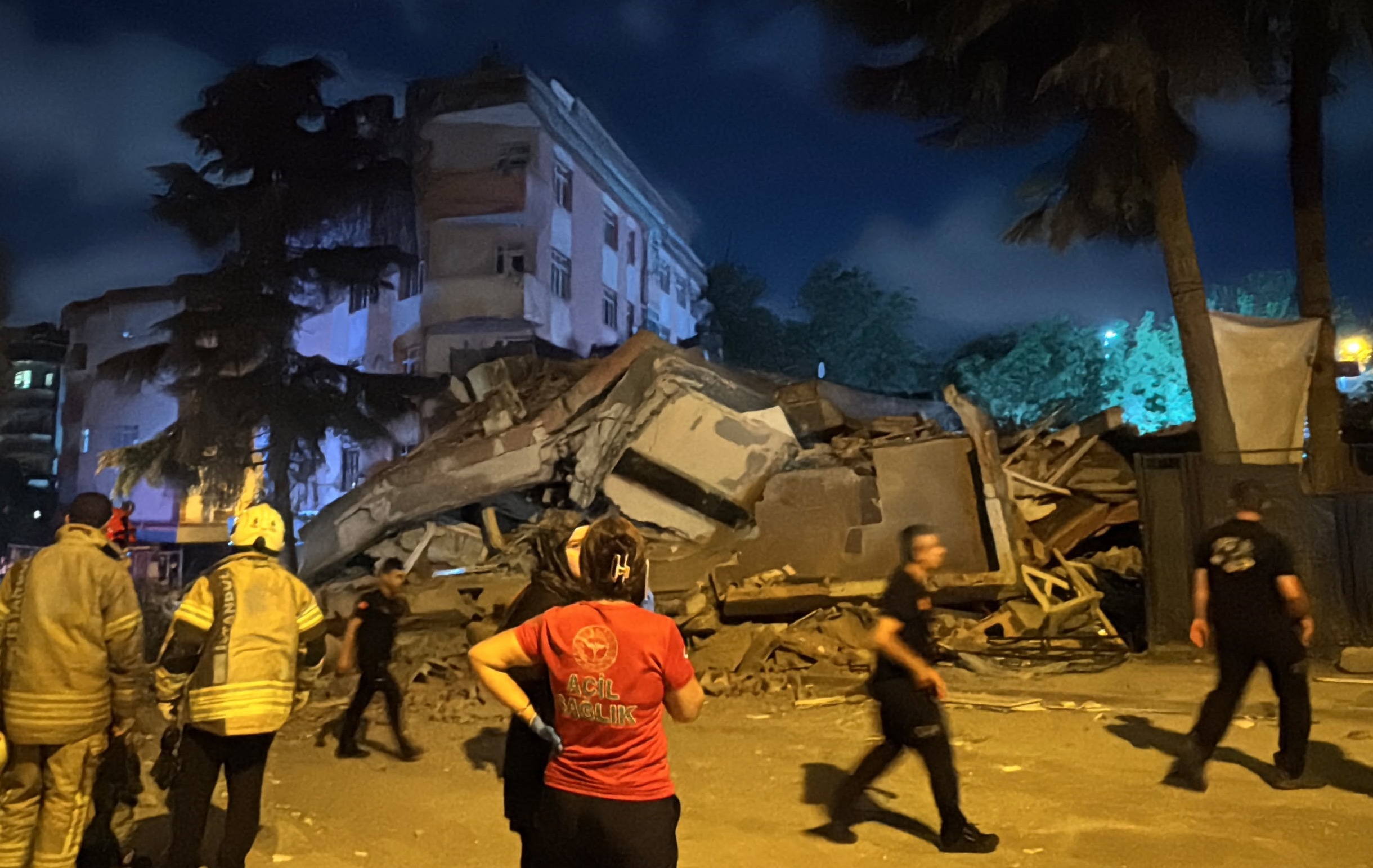 Bahçelievler'de 4 katlı bina çöktü. Bir gün önce tahliye edilmiş