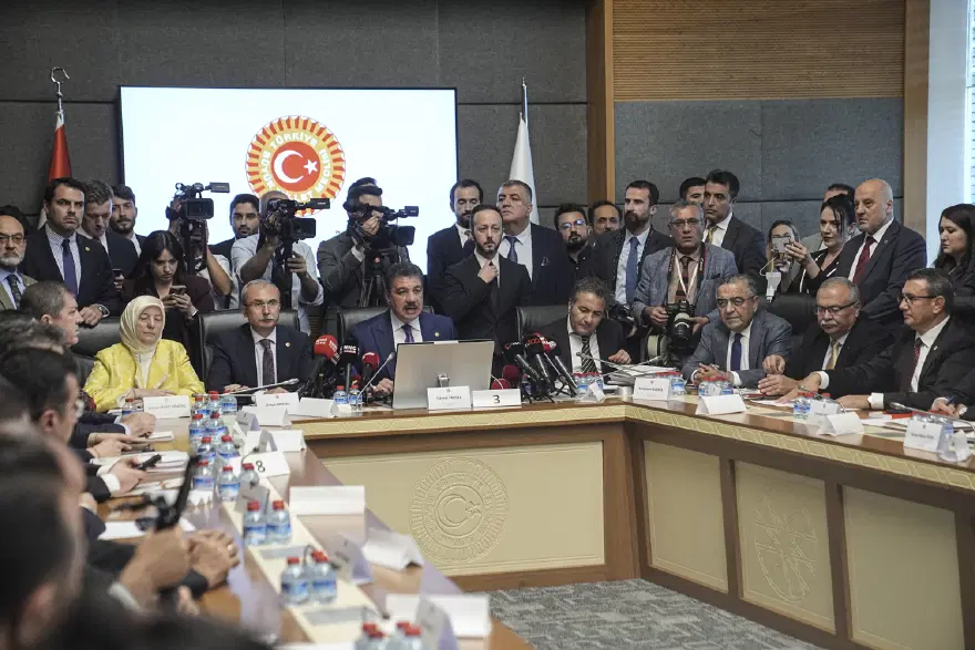 Terörsüz Türkiye teklifi komisyonda kabul edildi. 18 saat sürdü, milletvekilleri arasında tansiyon yükseldi 5