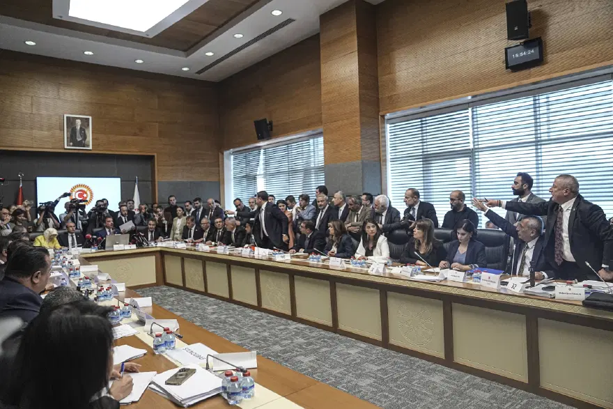 Terörsüz Türkiye teklifi komisyonda kabul edildi. 18 saat sürdü, milletvekilleri arasında tansiyon yükseldi 3