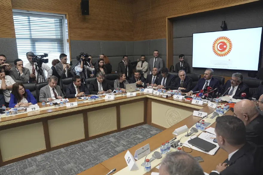 Terörsüz Türkiye teklifi komisyonda kabul edildi. 18 saat sürdü, milletvekilleri arasında tansiyon yükseldi 1