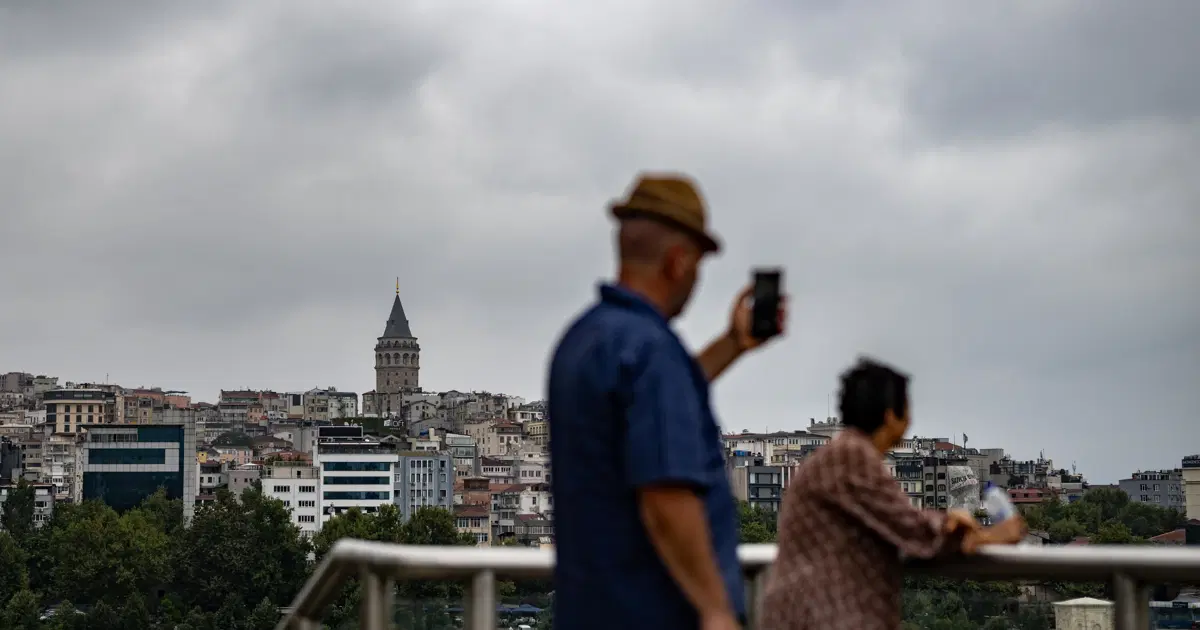 Balkanlardan geliyor, gökyüzünü kara bulutlar kaplayacak. İstanbul'da bu günlere dikkat