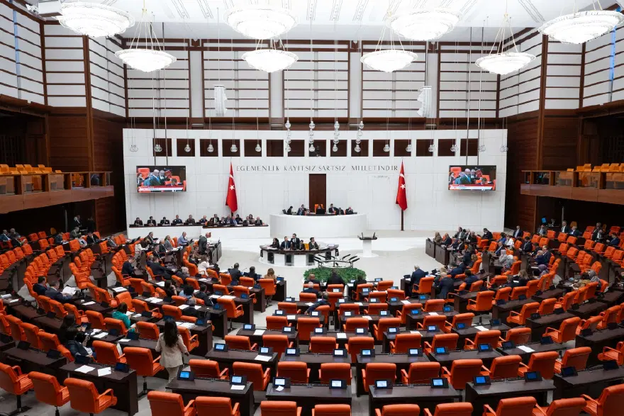 Üç milletvekili daha AK Parti'ye katıldı. İşte Meclis'teki yeni sandalye dağılımı 5