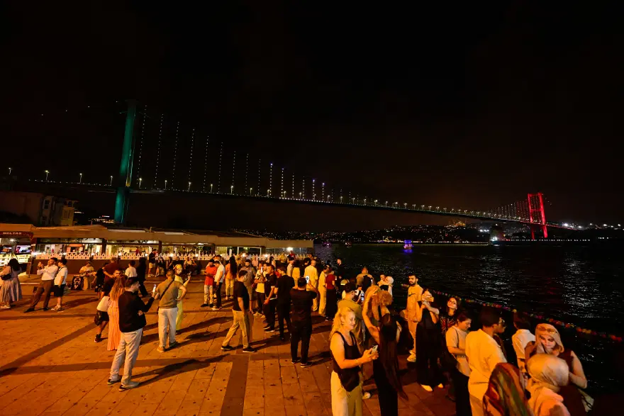 15 Temmuz Şehitler Köprüsü'ne Mekke Anlaşması'na özel ışıklandırma 4