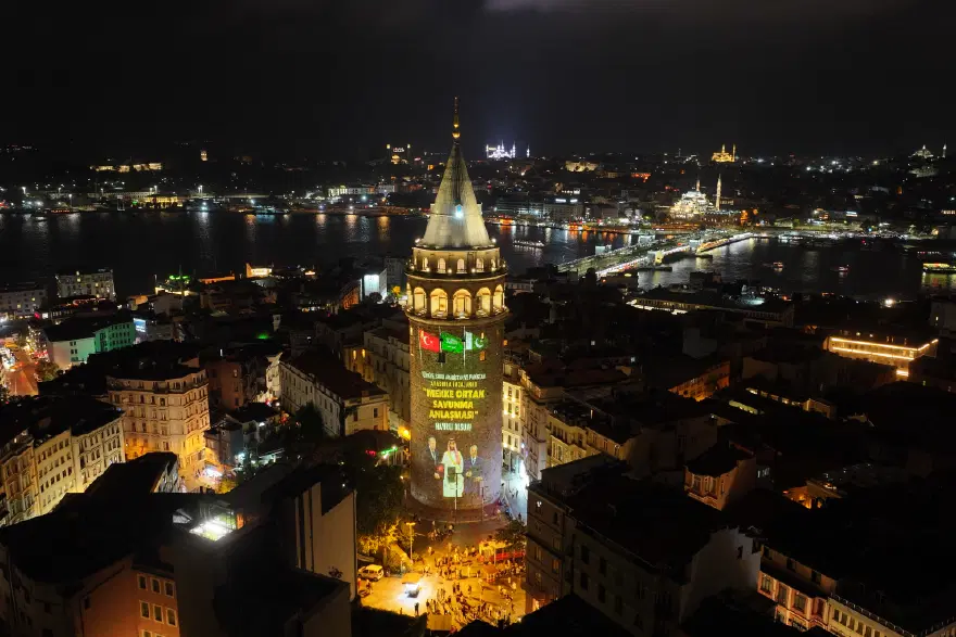 15 Temmuz Şehitler Köprüsü'ne Mekke Anlaşması'na özel ışıklandırma 3