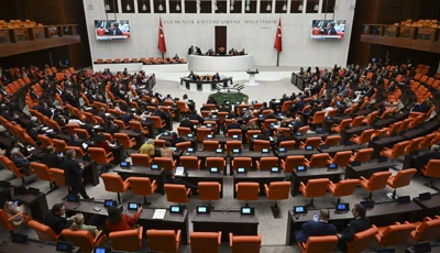 Üç milletvekili daha AK Parti'ye katıldı. İşte Meclis'teki yeni sandalye dağılımıMustafa Bilici, Mehmet Mustafa Gürban ve Ömer Karakaş, AK Parti'ye katıldı. Meclis'teki sandalye dağılımı bir kez daha değişti.