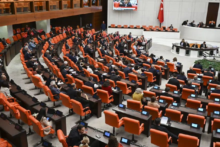 Üç milletvekili daha AK Parti'ye katıldı. İşte Meclis'teki yeni sandalye dağılımı 1