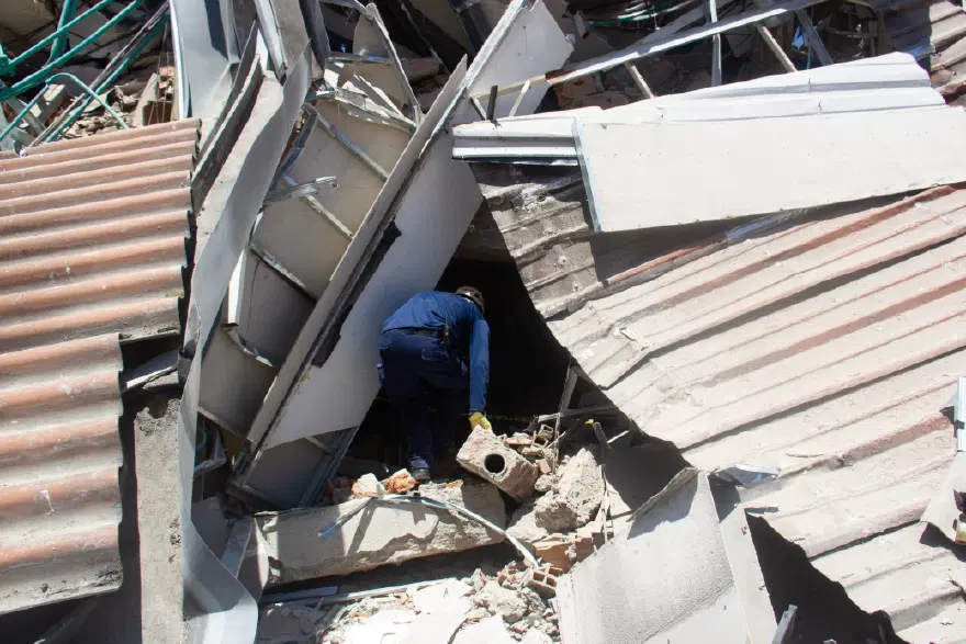 Kolombiya'da 7.4 şiddetinde deprem: Geniş çaplı yıkım kameralara yansıdı 5 Kolombiya'da 7.4 şiddetinde deprem: Geniş çaplı yıkım kameralara yansıdı 5