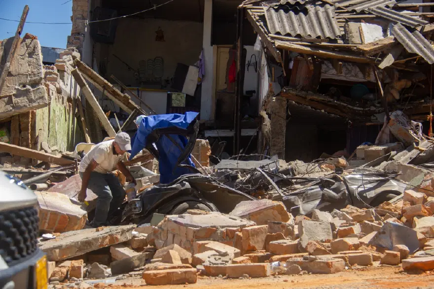 Kolombiya'da 7.4 şiddetinde deprem: Geniş çaplı yıkım kameralara yansıdı 4 Kolombiya'da 7.4 şiddetinde deprem: Geniş çaplı yıkım kameralara yansıdı 4