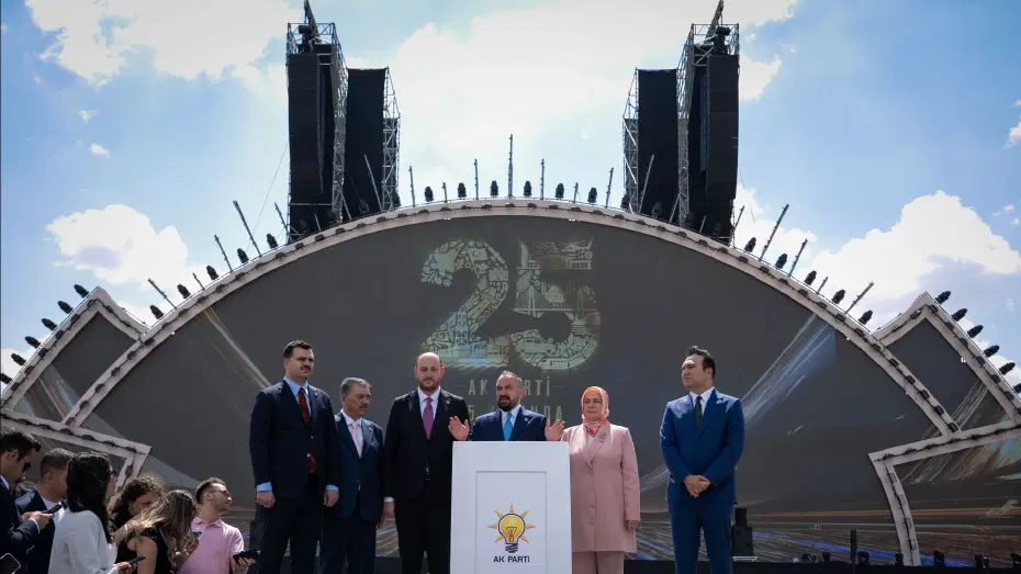Ankara'da hazırlıklar tamamlandı. AK Parti mitingi için 100 bin kişiye davetiye gönderildi