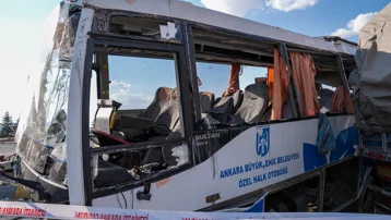 Ankara'da otobüs ile kamyon çarpıştı. 2 ölü, 25 yaralı