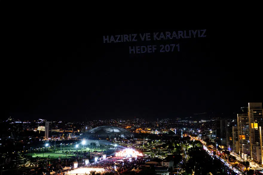 AK Parti’nin 25. yılı. Ankara semalarında dron gösterisi 4 AK Parti’nin 25. yılı. Ankara semalarında dron gösterisi 4