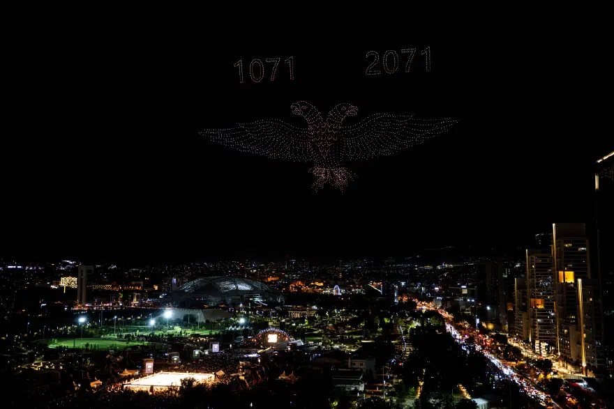 AK Parti’nin 25. yılı. Ankara semalarında dron gösterisi 2 AK Parti’nin 25. yılı. Ankara semalarında dron gösterisi 2