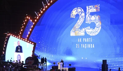 AK Parti 25. yıl vizyon belgesini açıkladıKuruluşunun 25. yılını kutlayan AK Parti, gelecek çeyrek asra ilişkin hedeflerin yer aldığı ''AK Parti 25. Yıl Vizyonu'' belgesini yayımladı.