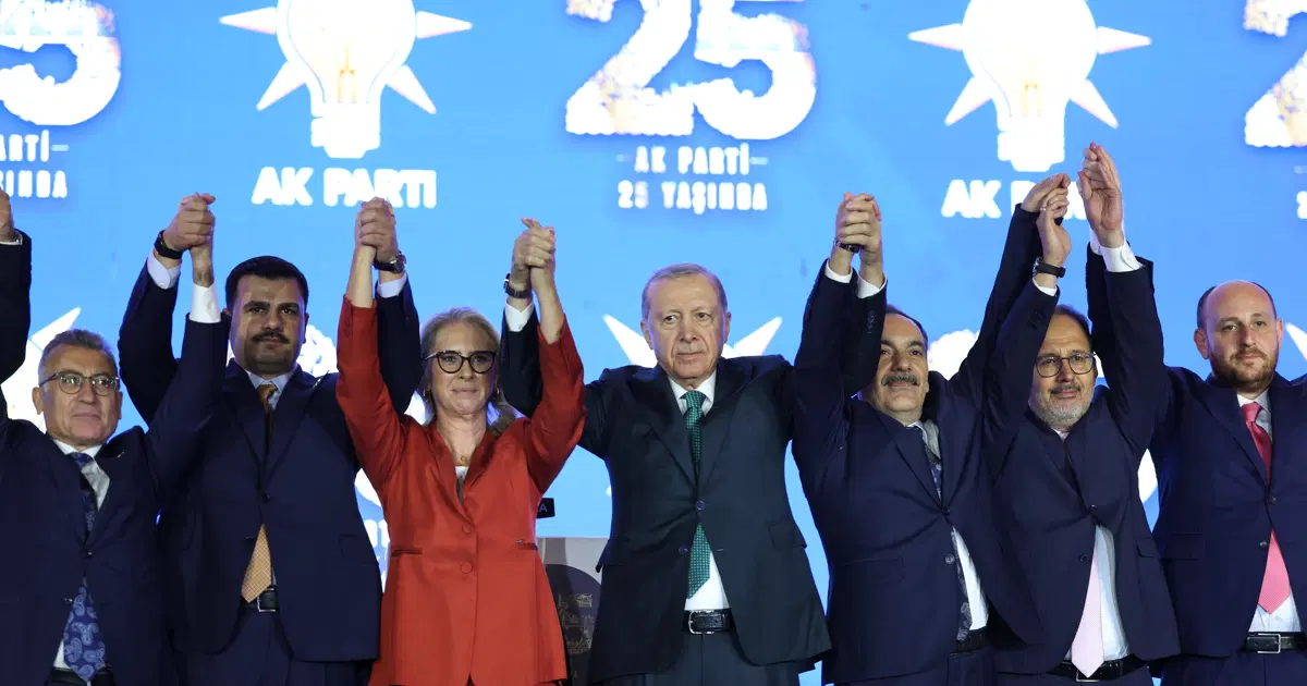 AK Parti’ye 7 belediye başkanı katıldı
