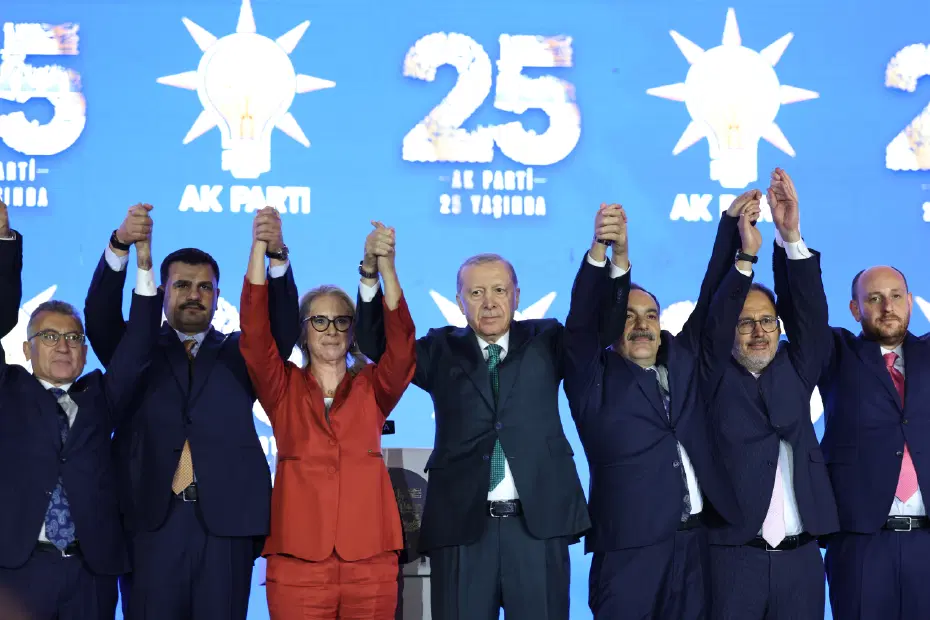 AK Parti’ye 7 belediye başkanı katıldı