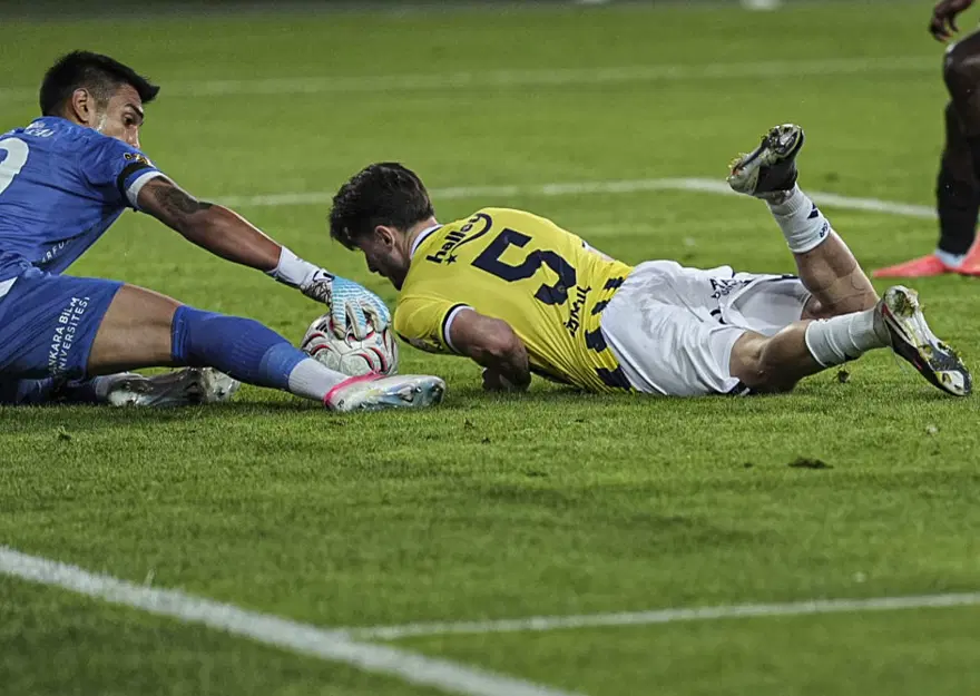 Eski takımına duvar ördü, Fenerbahçe