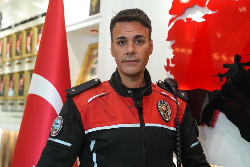 Çocuğu tribünden kurtaran polis anlattı. Fenerbahçeli miniğin sorusu yürek parçaladı 