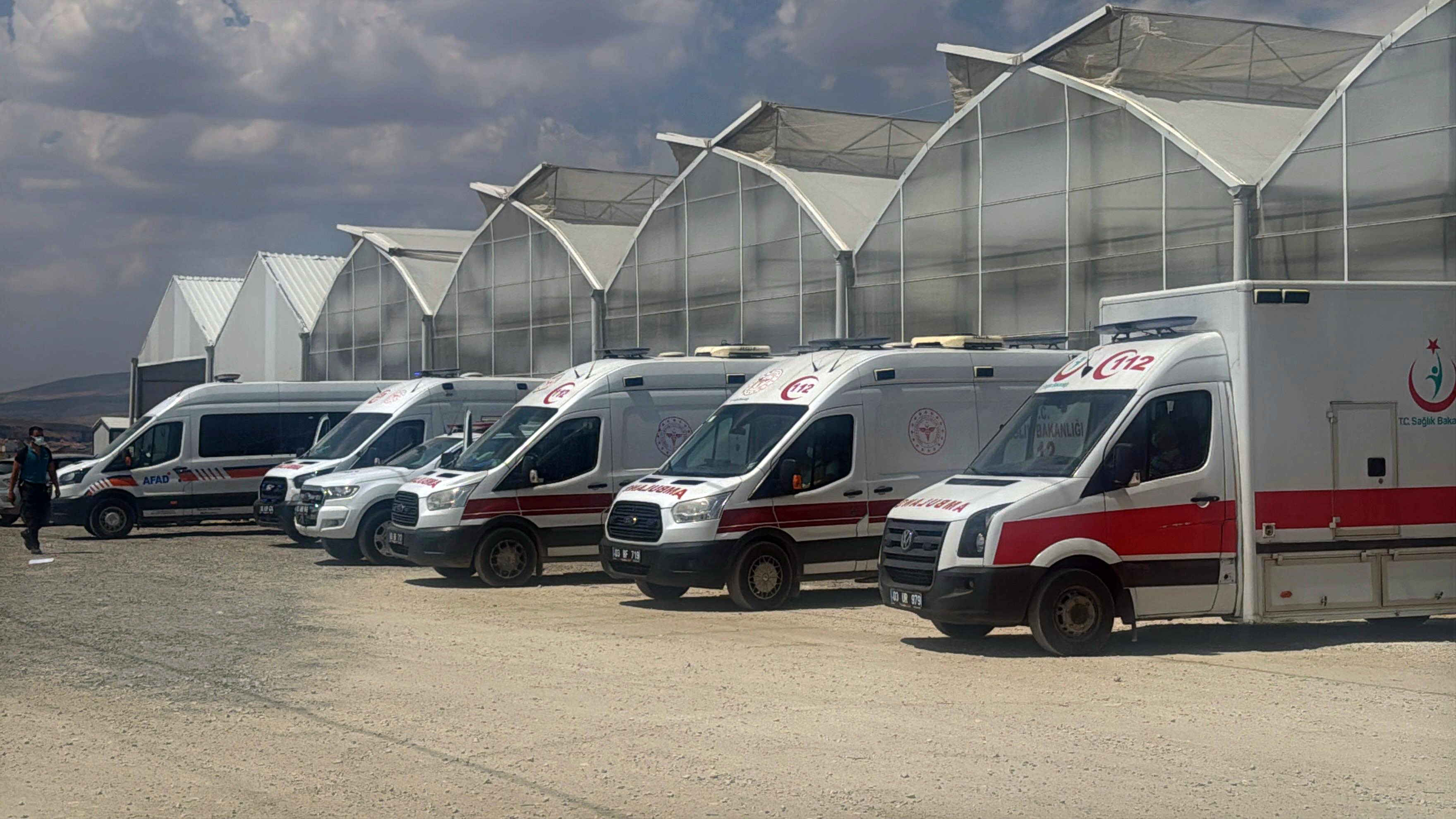 Serada zehirlenme paniği: 24 işçi hastaneye kaldırıldı