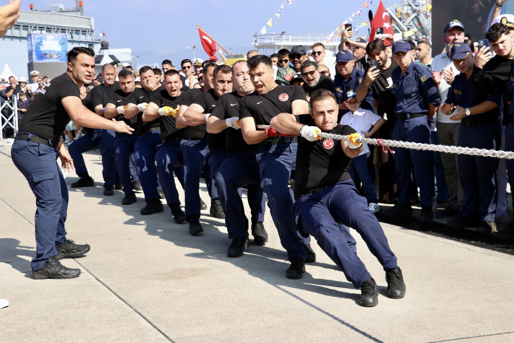 TEKNOFEST Mavi Vatan'da halat çekme heyecanı