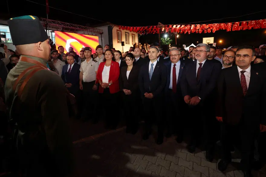 Büyük Taarruz'un 104. yıl dönümü dolayısıyla "Zafer Yürüyüşü" düzenlendi Büyük Taarruz'un 104. yıl dönümü dolayısıyla "Zafer Yürüyüşü" düzenlendi
