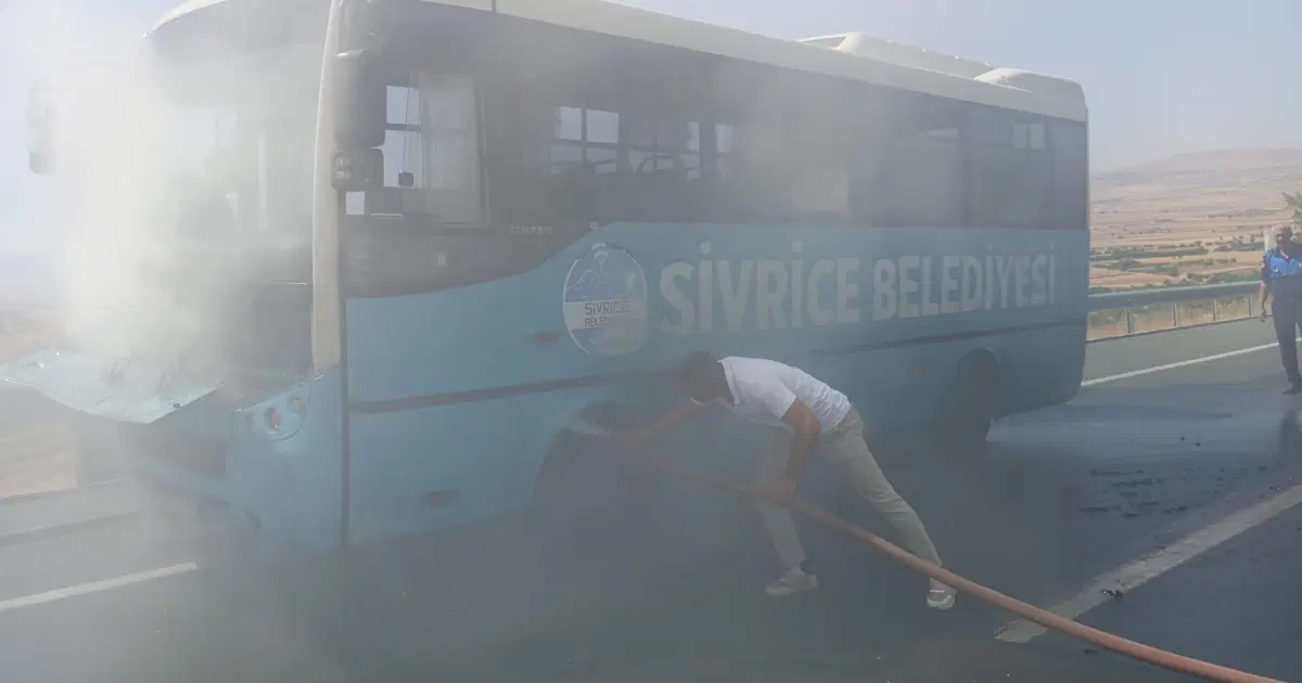 Elazığ'da belediye otobüsünde yangın
