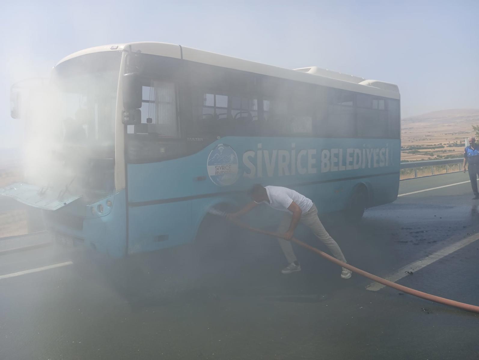 Elazığ'da belediye otobüsünde yangın