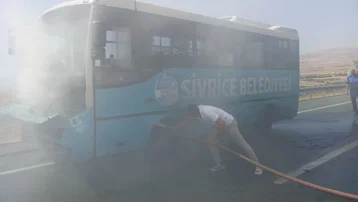 Elazığ'da belediye otobüsünde yangın