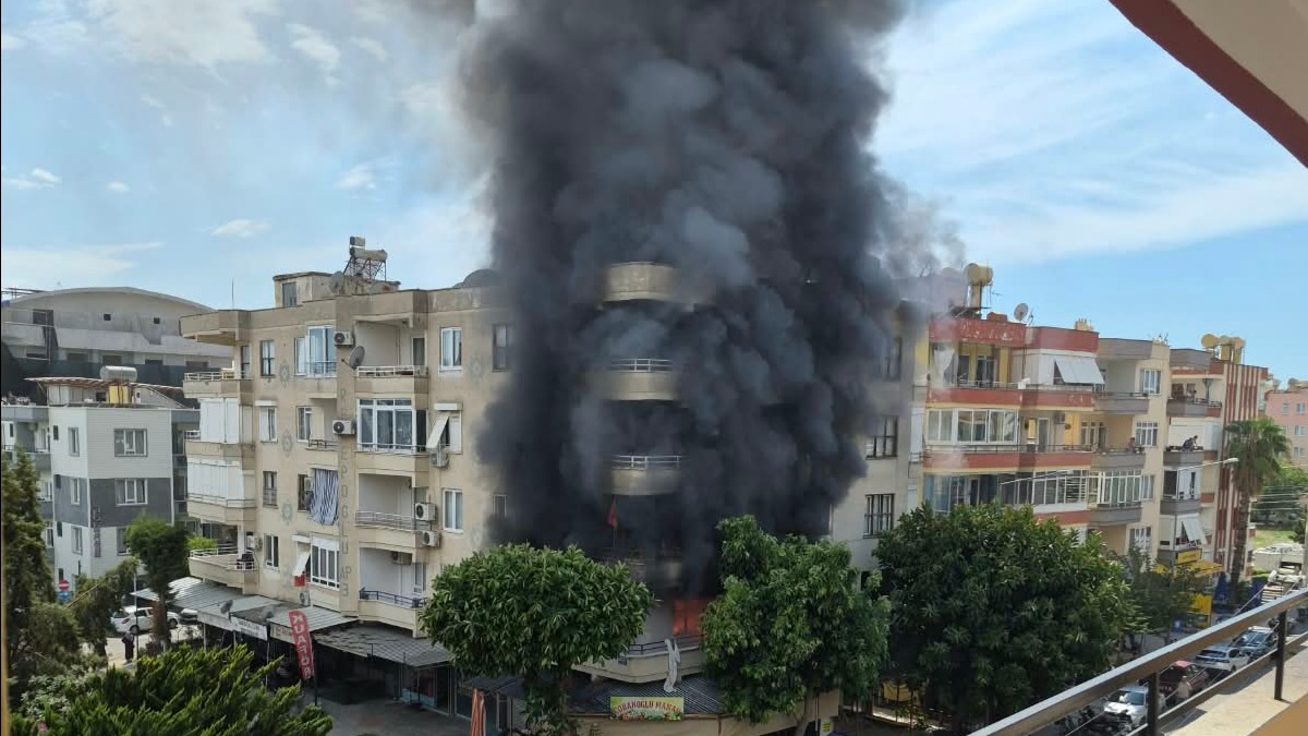 Alanya'da apartman dairesinde yangın. 3 çocuk dumandan etkilendi